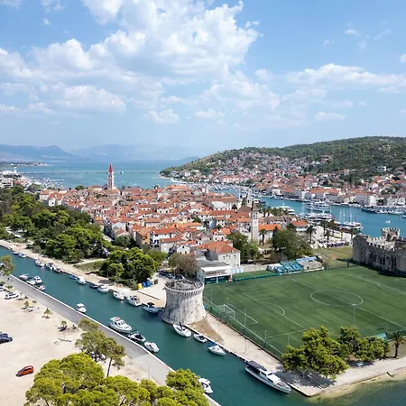 By The Sea - 21588 Trogir